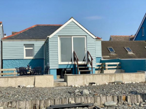 Stunning 4-bedroom House on Borth beach